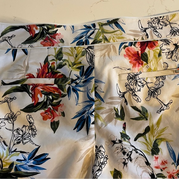 WHBM Shorts Like New - Picture 7 of 11